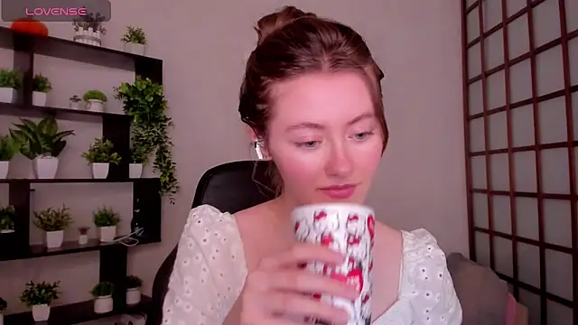 KateCuddle online show from February 18, 2026, 2:51 am