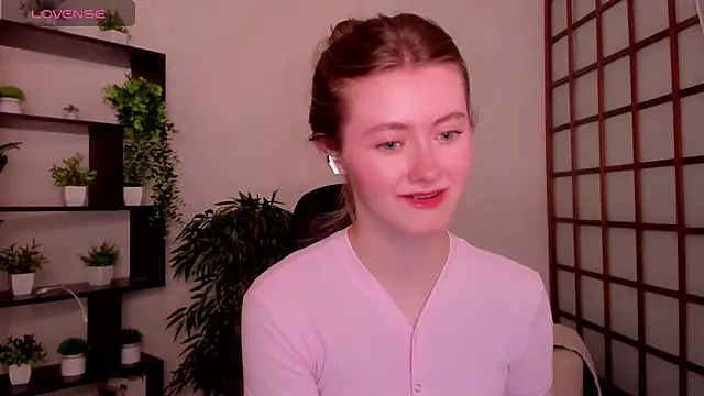 KateCuddle online show from June 15, 2026, 2:47 am