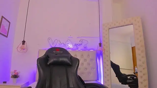 xiomara  cortes online show from March 17, 2025, 10:17 pm