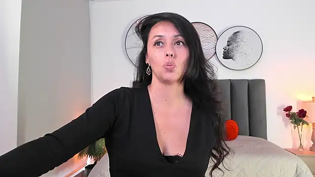 SaharaGarcia   online show from February 19, 2025, 10:20 pm