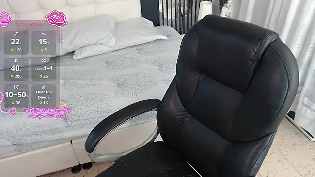 LiaVillalobos online show from February 19, 2026, 12:12 pm