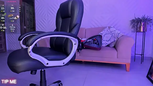 SophieBarnett online show from April 17, 2026, 11:52 pm