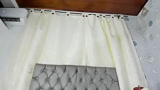 luna evaa online show from March 12, 2025, 5:49 pm