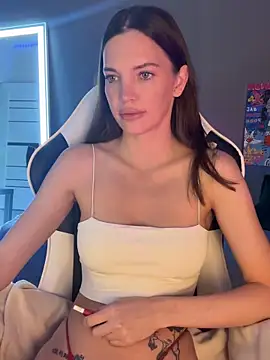 julia fly online show from October 10, 2025, 10:25 am