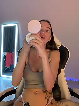 julia fly online show from June 3, 2026, 8:39 am