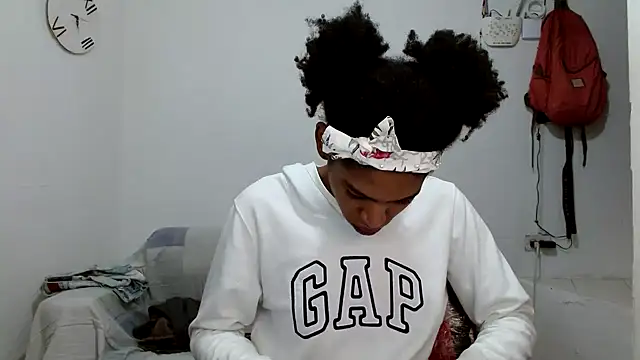 angelamarie1 online show from November 6, 2025, 10:38 am