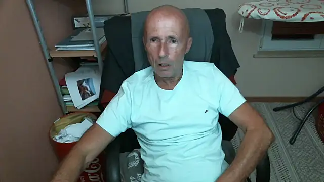 olibrius71 online show from October 11, 2025, 7:45 pm