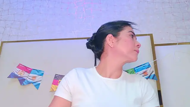 Snapshot of paola_rodriguez chatting on June 30, 2026, 9:54 am paola rodriguez online show from June 30, 2026, 9:54 am