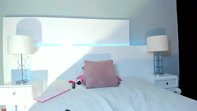 LauraAristizabal online show from February 8, 2025, 5:08 pm