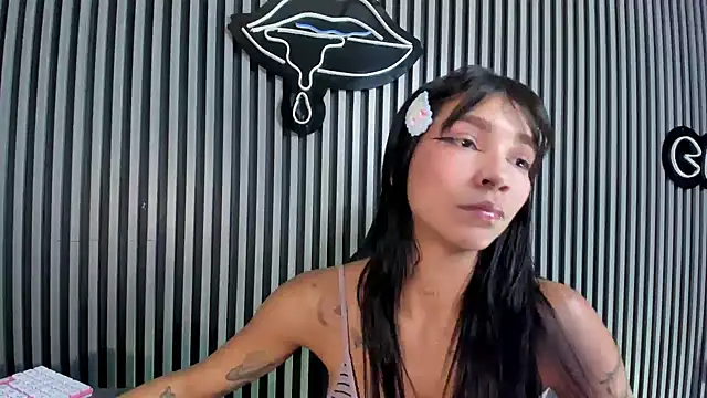 LauraAristizabal online show from February 26, 2025, 4:14 pm