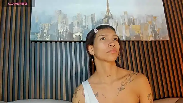 LauraAristizabal online show from September 12, 2025, 12:38 pm