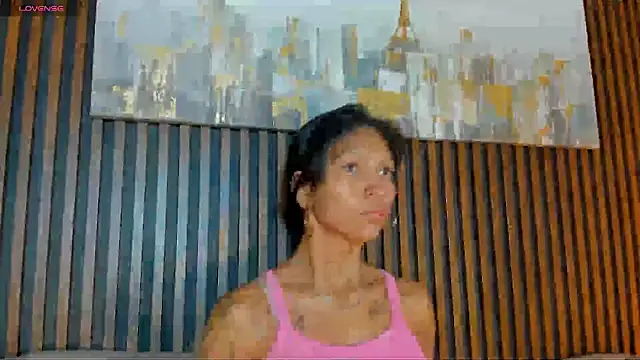 LauraAristizabal online show from February 5, 2026, 12:32 pm