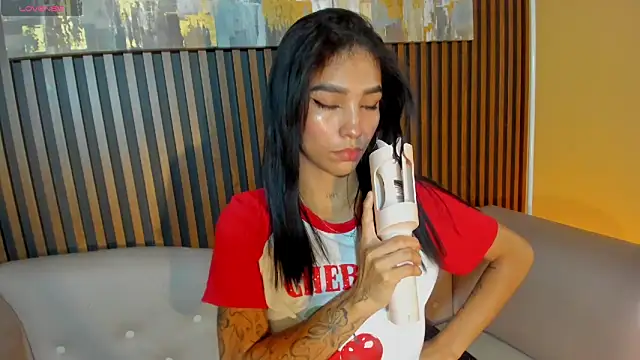 LauraAristizabal online show from March 20, 2026, 12:32 pm