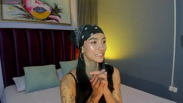 LauraAristizabal online show from March 27, 2026, 12:27 pm