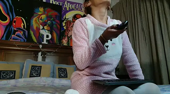 MINI Petite online show from December 24, 2024, 5:27 am