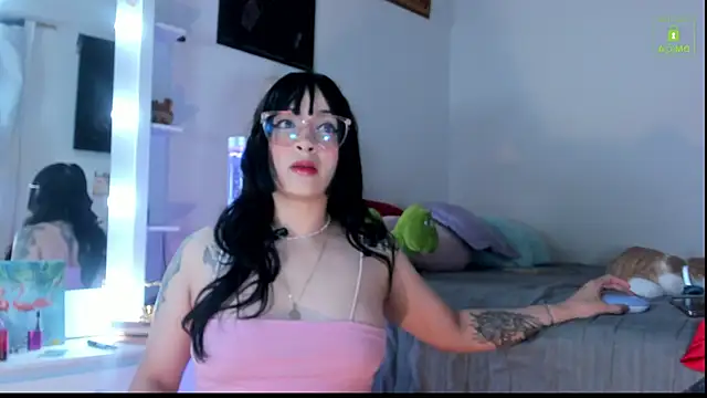 miaa-lee online show from November 18, 2025, 1:44 am