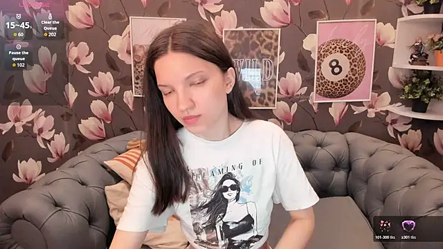 Snapshot of MelaniGrand chatting on May 22, 2026, 8:21 am MelaniGrand online show from May 22, 2026, 8:21 am