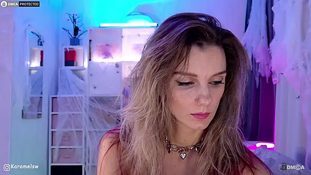 Karamelsw  online show from November 4, 2025, 11:04 pm