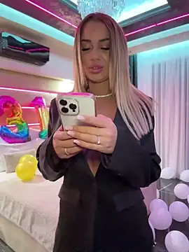 Snapshot of KirstieVegas chatting on January 23, 2025, 6:14 pm KirstieVegas online show from January 23, 2025, 6:14 pm