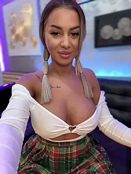 Snapshot of KirstieVegas chatting on March 3, 2025, 7:06 pm KirstieVegas online show from March 3, 2025, 7:06 pm