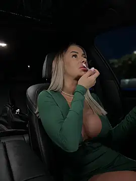 Snapshot of KirstieVegas chatting on March 13, 2025, 4:56 pm KirstieVegas online show from March 13, 2025, 4:56 pm