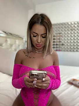 Snapshot of KirstieVegas chatting on March 19, 2025, 8:22 pm KirstieVegas online show from March 19, 2025, 8:22 pm