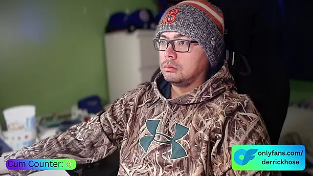 Snapshot of DerrickHose chatting on November 18, 2025, 4:33 pm DerrickHose online show from November 18, 2025, 4:33 pm