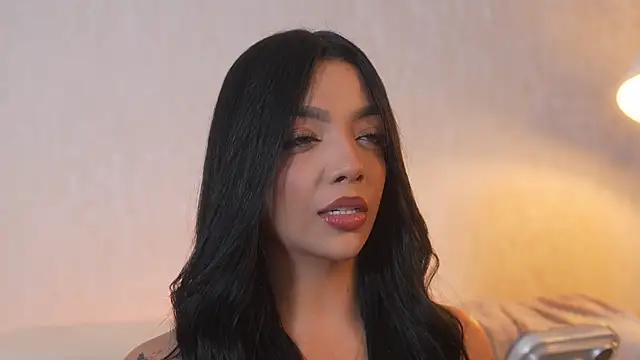 sarah hiill online show from December 3, 2025, 9:24 pm