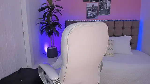 Stefhanyblow online show from March 12, 2025, 12:31 am