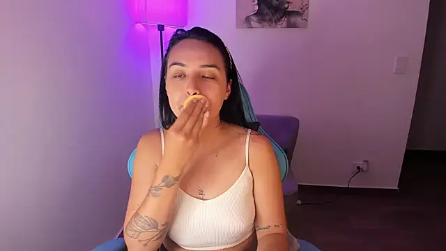 Miss Nicole online show from April 4, 2026, 1:37 am