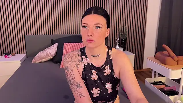 LizaRoxx online show from February 27, 2025, 7:37 pm