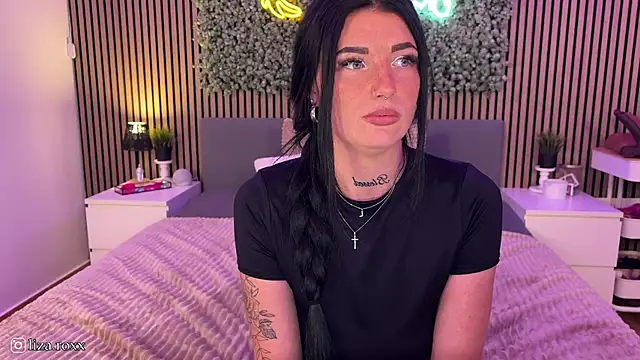 LizaRoxx online show from October 6, 2025, 7:11 pm