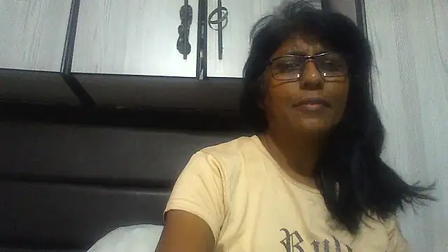 Snapshot of MsAttitude chatting on February 18, 2025, 9:32 am MsAttitude online show from February 18, 2025, 9:32 am