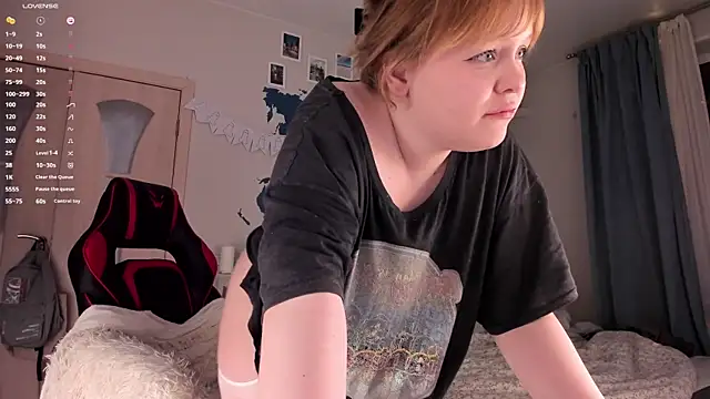 LisaLaas online show from December 6, 2024, 2:24 am