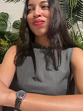 Snapshot of Nikol-JE chatting on December 15, 2024, 11:42 pm Nikol-JE online show from December 15, 2024, 11:42 pm