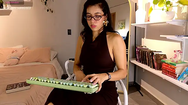 Snapshot of Nikol-JE chatting on September 14, 2025, 1:27 am Nikol-JE online show from September 14, 2025, 1:27 am