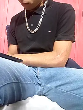 Snapshot of SEBASTHIAN chatting on April 15, 2026, 5:09 pm SEBASTHIAN online show from April 15, 2026, 5:09 pm