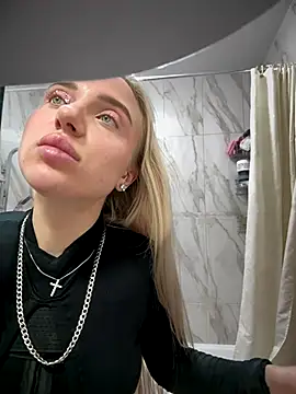 pinkstar  online show from October 8, 2025, 5:32 pm