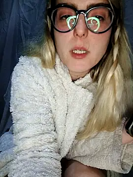 dolcehelena993 online show from February 18, 2026, 4:47 pm