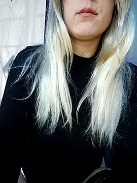 dolcehelena993 online show from March 15, 2026, 1:17 pm