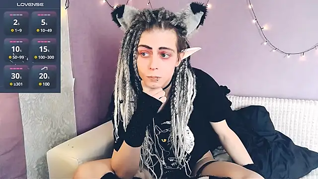 Littlepinkcat online show from March 4, 2025, 4:49 am