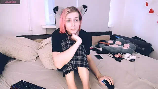 Littlepinkcat online show from April 6, 2026, 1:58 am