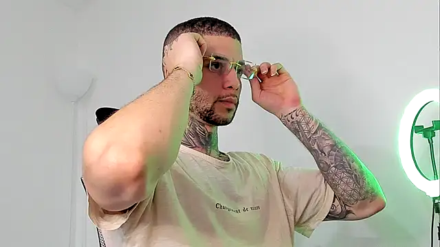  jamesleandros1 online show from October 1, 2025, 8:59 pm