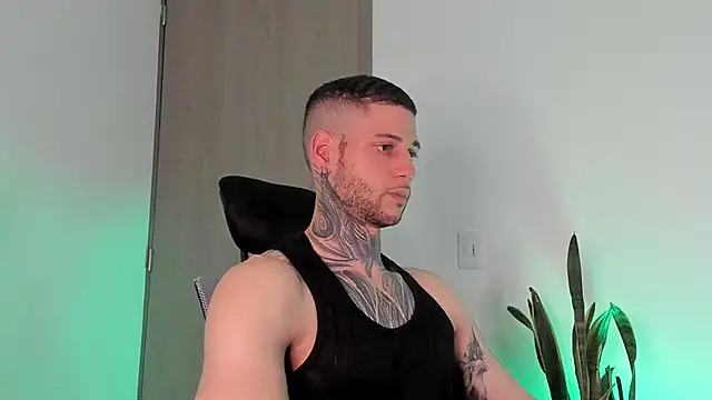  jamesleandros1 online show from February 8, 2026, 11:19 pm