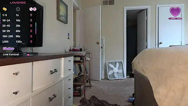 Snapshot of LoveSaraChristine chatting on September 9, 2025, 5:45 pm LoveSaraChristine online show from September 9, 2025, 5:45 pm