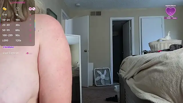 Snapshot of LoveSaraChristine chatting on September 11, 2025, 5:02 pm LoveSaraChristine online show from September 11, 2025, 5:02 pm