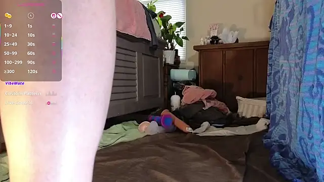 Snapshot of LoveSaraChristine chatting on October 27, 2025, 6:12 pm LoveSaraChristine online show from October 27, 2025, 6:12 pm