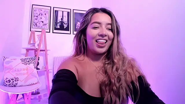 sofihill01 online show from April 21, 2026, 2:51 am