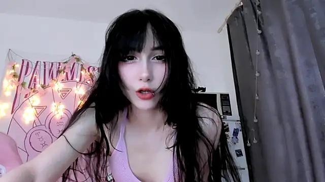 Holy420lolii online show from May 26, 2026, 4:47 pm
