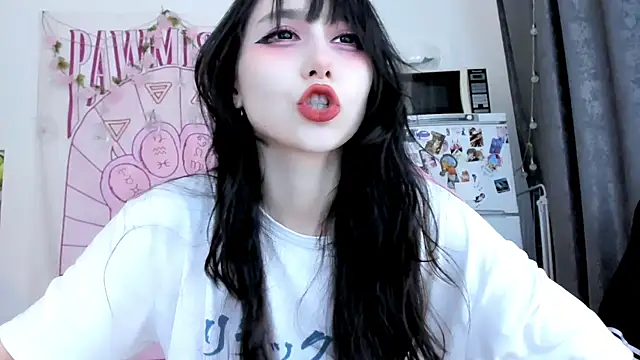 Holy420lolii online show from May 28, 2026, 6:16 pm
